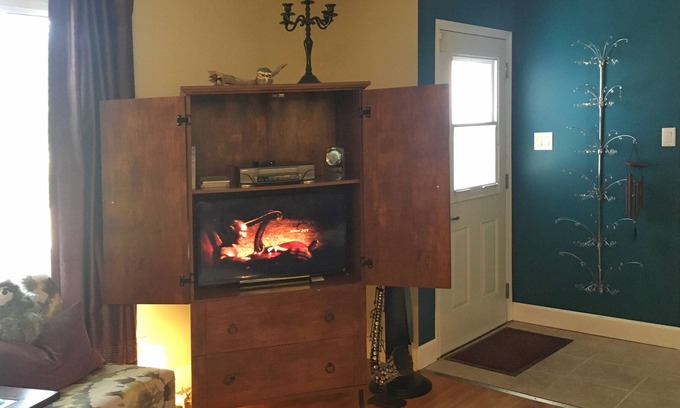 Regina House | Location, Comfort, Beauty - House with private yard, 1/2 block to Wascana Park