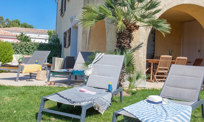 Calvi Apartment | location de vacances Olivier jardin privatif et piscine chauffée partagée