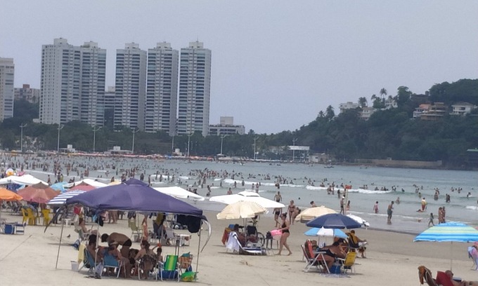 Jardim Virginia House | LOCATION IN THE PORTUGUESE GUARUJÁ. Next to Turtles Available this week end.