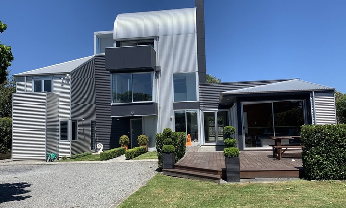Martinborough House | Location, Location, Location.nLuxury living so close to Town Square