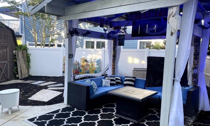 Southend Condo | LOCATION LOCATION COVE Quiet/Private/Garden Oasis/Water SUNSETS we got a spot!