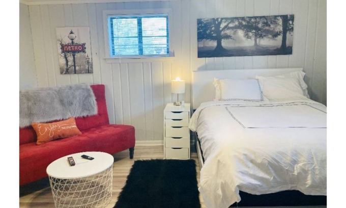 Buzzard Point Apartment | Location Location Crystal City mins to Washington, DC DCA