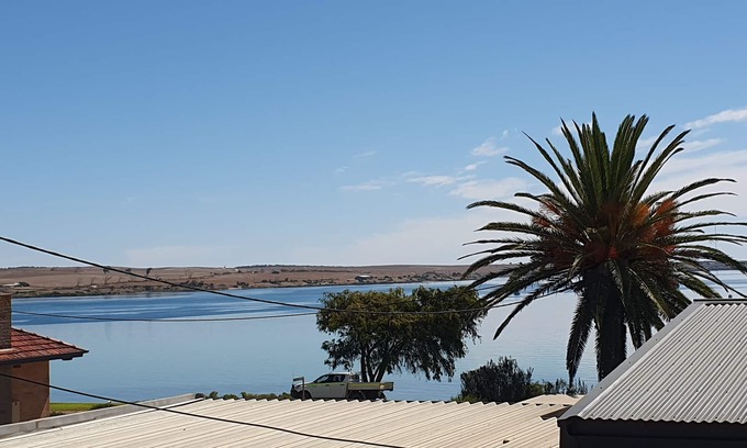 Ripon House | Location, Location, Location - Bayview Holiday House