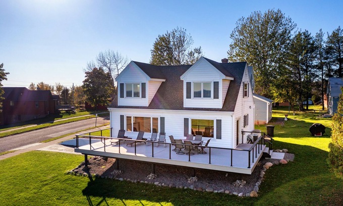 Two Harbors House | Location, location, location!