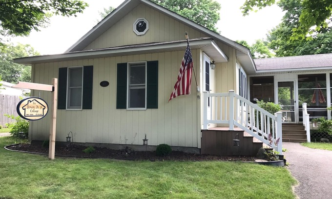 Pentwater House | Location, Location, Location! Walk to everything downtown has to offer!