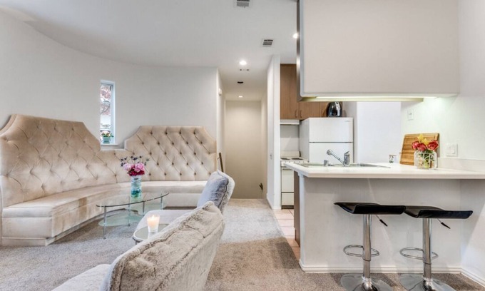 Knox - Henderson Apartment | Location Location Location Location close to SMU and Knox Henderson
