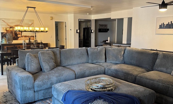 LoDo Condo | Location, Location, Location HUGE 2000 Sq Ft Condo 17TH Floor Views - Sleeps 8