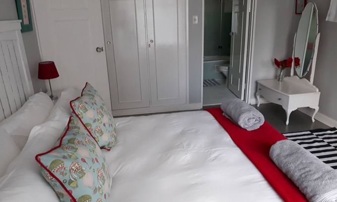 Morningside Apartment | Location, location, location and newly decorated with views