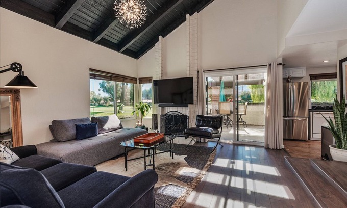 Palm Springs House | LOCATION LOCATION LOCATION Beautiful HOUSE on GOLF COURSE +POOLS-TENNIS
