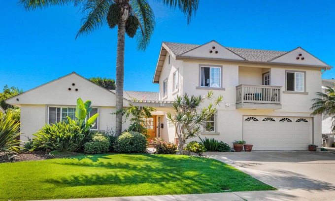 Solana Beach Apartment | Location! Longer Stay! Two bedroom Coastal Flat!