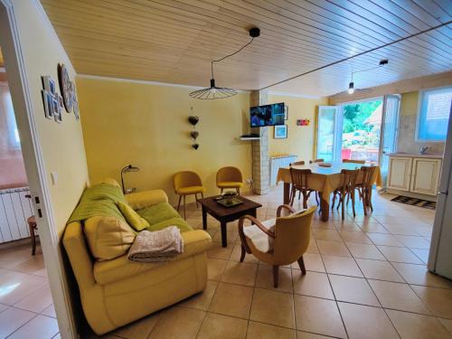 Le Lauzet-Ubaye Apartment | Location MarjoRI - T3 Le Kakariki