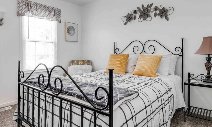 Tuckahoe House | LOCATION mins to shops &restaurants/fully fenced