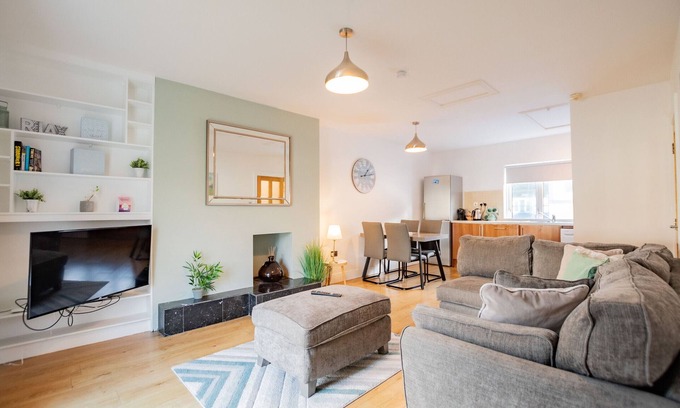 Galway Apartment | Location! Minutes to the Latin Quarter, Spanish Arch, and Shop Street