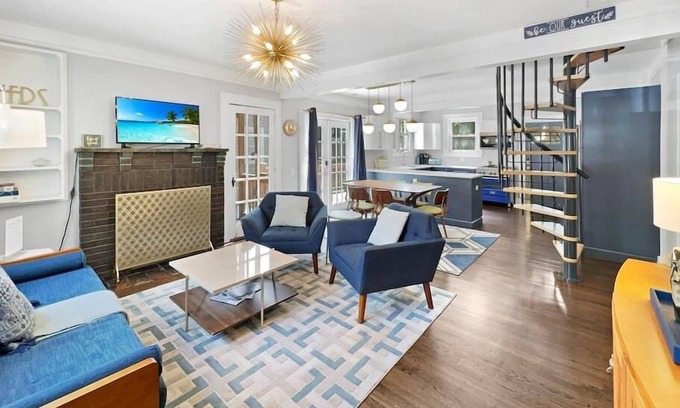 Riverland Terrace House | Location! Minutes to Downtown and Folly Beach