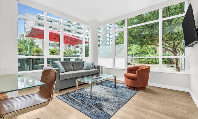 West Side House | Location! Modern Urban Oasis with Premium King Size Beds and a Home Office