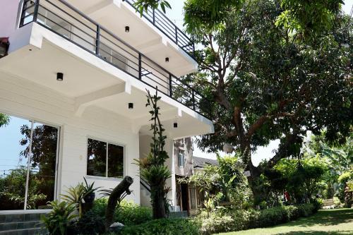 San Fernando Bed & Breakfast | Location One Eighty