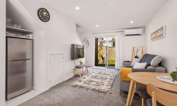 Riccarton Apartment | Location Plus Free Off St Park Handy Hospital