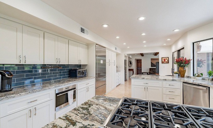 Paradise Valley House | LOCATION! Resort Oasis! Close to hiking, golf, shopping, restaurants!