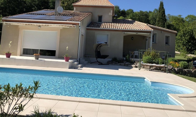 Laroque-Timbaut House | Location Villa Spacieuse Avec Piscine Privée sur Propriété Isolée de 6 000 M2