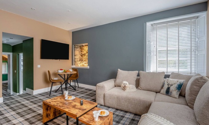 Tarbet Apartment | Loch View - Tarbet - One Bedroom Apartment, Sleeps 2