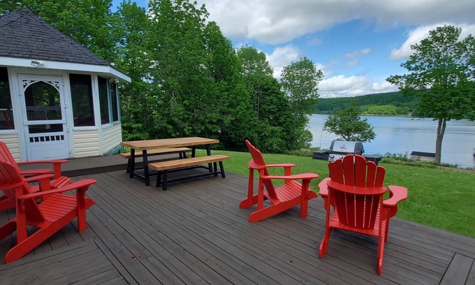Antigonish County House | Lochaber Lake View Cottage