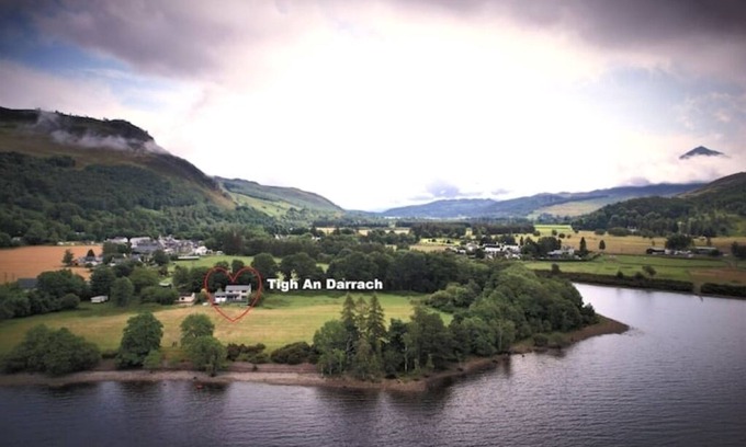 Kinloch Rannoch House | Lochside Luxury . A gorgeous modern house with stunning views.