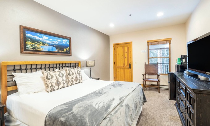 Mountain Village Hotel | Lock-Off Hotel Room With King Bed, Access to Heated Pool, Hot Tubs