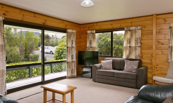 Kuratau Cottage | Lockwood at The Lake - Kuratau Bach