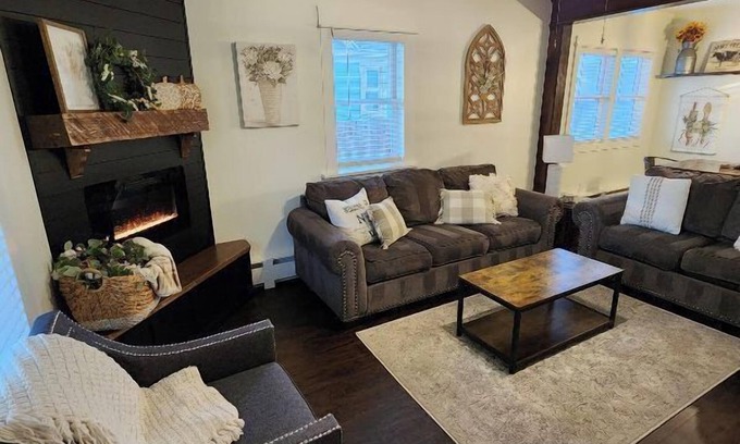 Windsor House | Locust Cottage~Guest Favorite~Amazing Comfort!