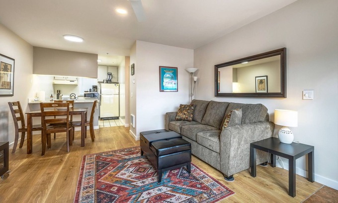 Hood River Condo | Lodge 15 Downtown,Ground Floor, AC, Super Cozy!
