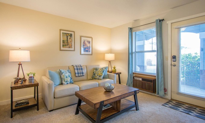 Hood River Condo | Lodge 9, Downtown, AC, Ground Floor!