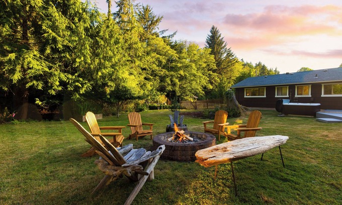 Oak Harbor House | Lodge at Deception Pass | Trails, Hot Tub, Walk to Cornet Bay