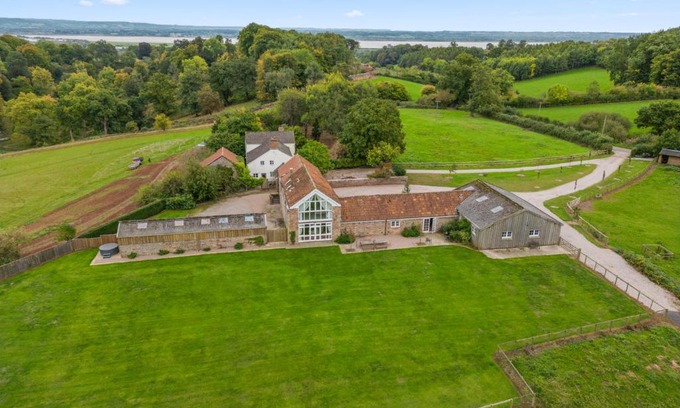 Lydney House | Lodge Barn