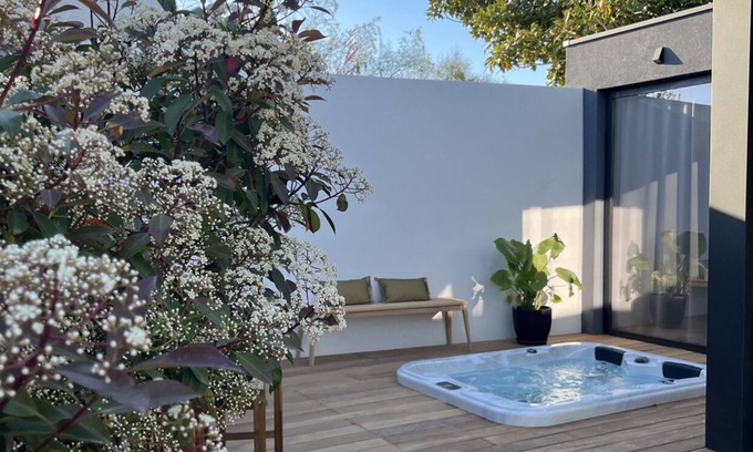 Tourves Cabin | Lodge Contemporain Avec Jacuzzi en Provence Verte