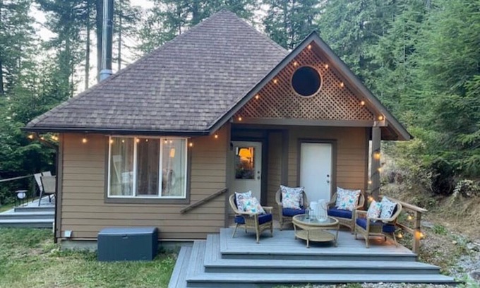 Port Moody Cabin | Lodge D2 |Hot tub & Sauna |Cape Carraholly Retreat
