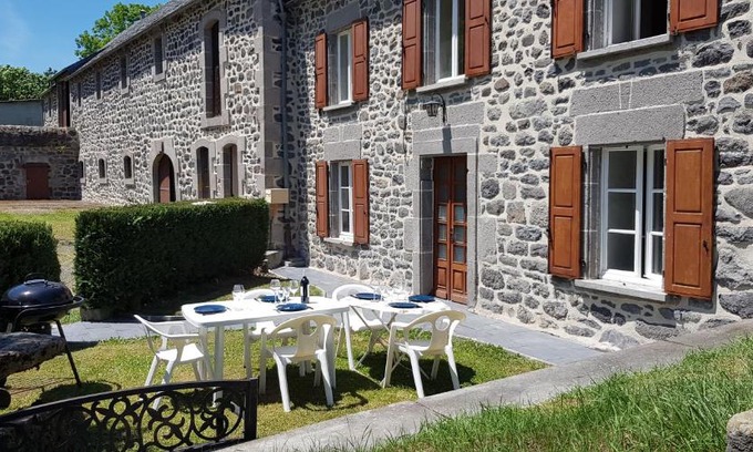 Neussargues en Pinatelle House | Lodge-Sagne une ferme rénovée au cœur du Cantal à proximité de la station de ski du Lioran