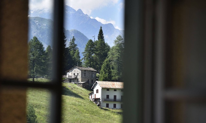 Campodolcino Ski Chalet | LODGE SURROUNDED BY NATURE