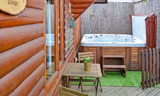 Bronygarth Ski Chalet | Lodge with one double and one twin.