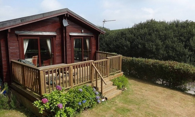 Woolfardisworthy Cabin | Lodge With Sun Deck & Enclosed Garden. Access to nearby private fishing lakes