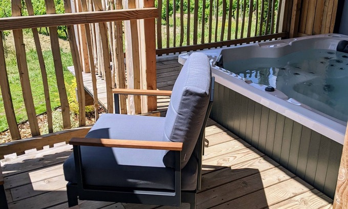 Monbazillac Ski Chalet | Lodges Avec spa Privatif en Dordogne