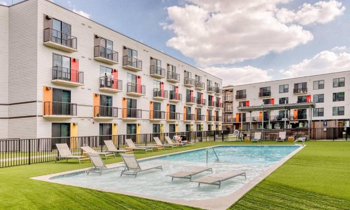 Midtown Apartment | Lodgeur at Mid Main Lofts