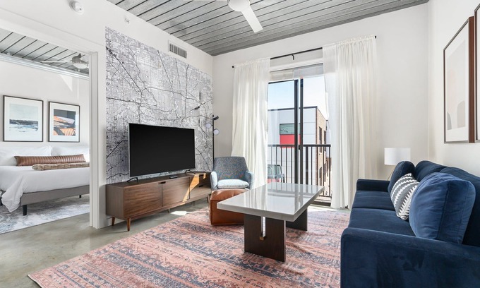 Midtown Apartment | Lodgeur | Buzzing & chic 1BR loft | Midtown