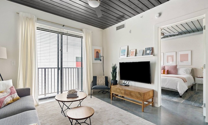 Midtown Apartment | Lodgeur | Cool designer 1BR loft | Midtown