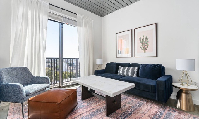 Midtown Apartment | Lodgeur | Sizzling & slick 1BR loft | Midtown