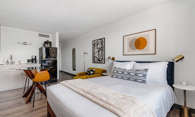 Greenway Plaza-Upper Kirby Apartment | Lodgeur | Studio for work & rest | Upper Kirby