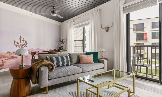 Midtown Apartment | Lodgeur | Stunning & spacious 1BR loft | Midtown