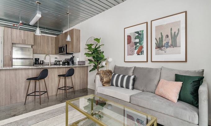 Midtown Apartment | Lodgeur | Suave midcentury modern 1BR | Midtown