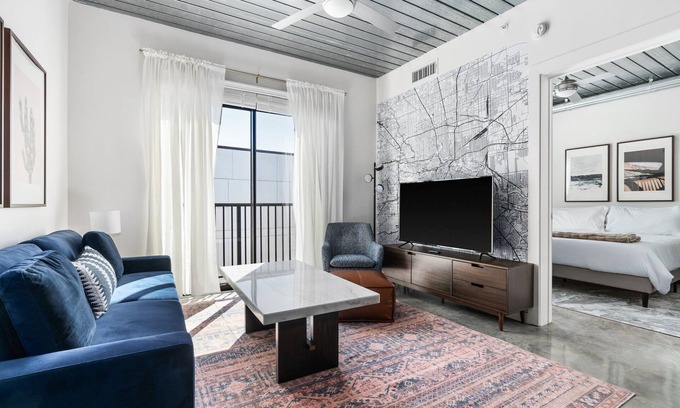 Midtown Apartment | Lodgeur | Vibrant & stylish 1BR loft | Midtown