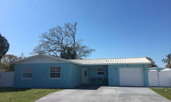 Tampa Apartment | Lodging Near The Sun