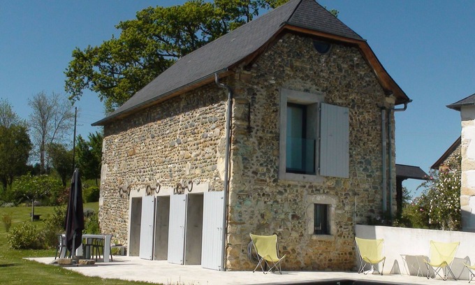Lucq-de-Bearn Cottage | Lodging rated 4 stars NN, with swimming pool, in an old Bearnaise farm